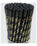 photo de Crayon de papier noir avec motifs clé de sol doré