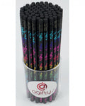 photo de Crayon de papier noir avec motifs clé de sol arc-en-ciel