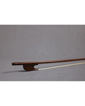 photo de Archet viole de gambe ou violoncelle baroque